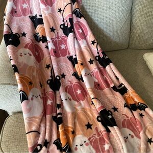 Halloween Pink Ghost Throw Blanket 67x46 (NOT‎ TAKING OFFERS SORRY)